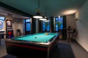 Biliár nebo kulečník v ubytování Hotel Packhaus