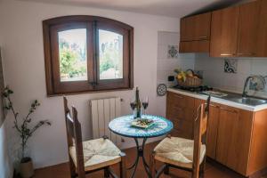 O bucătărie sau chicinetă la villa palmi