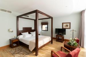 a bedroom with a large bed with a large mirror at Parador de Soria in Soria +36 photos