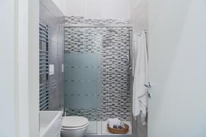 Phòng tắm tại Casa Julia - Milano, Via P. Nuvolone - by Host4U