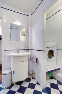 Gallery image of Place de l'Odéon sur cour très calme in Paris