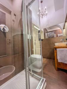 a bathroom with a shower and a toilet and a sink at Appartamento al Teatro Romano in Verona