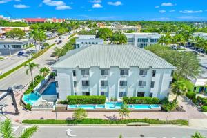 an aerial view of a white building with a pool at Naples Park Central Hotel in Naples