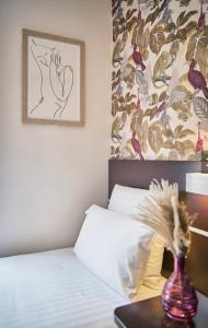 Postel nebo postele na pokoji v ubytování Hotel du Vieux Port