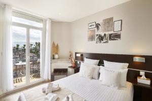 Postel nebo postele na pokoji v ubytování Hotel du Vieux Port