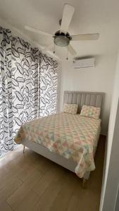 Postel nebo postele na pokoji v ubytování Apartamento amueblado para 7 personas, en el área de Bayahibe. A 5 minutos de la playa caminando.