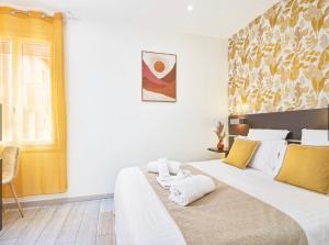 Postel nebo postele na pokoji v ubytování Hotel du Vieux Port