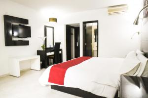 Postel nebo postele na pokoji v ubytování Hotel Expo Plaza Business and Family Guadalajara + 16 fotografií