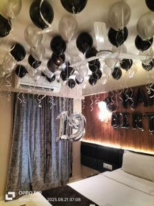Posezení v ubytování Hotel Merakee - Near Dahisar Mira Road Mumbai