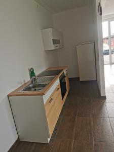 a small kitchen with a sink and a stove at Ferienwohnung mit Garten und terasse Münsingen in Münsingen