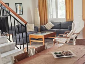 a living room with a couch and a table at Duplex en urbanización con piscina comunitaria y wifi in Mojácar