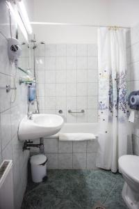 Kylpyhuone majoituspaikassa Hotel Kapos