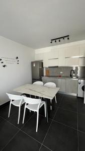 Kuchyň nebo kuchyňský kout v ubytování Sole apartments Tea