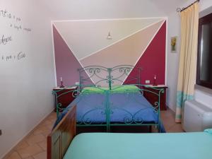 SeùloにあるLugoriのベッドルーム1室(青いベッド1台付)