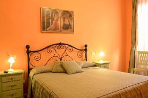 
A bed or beds in a room at La Terrazza Di Montepulciano
