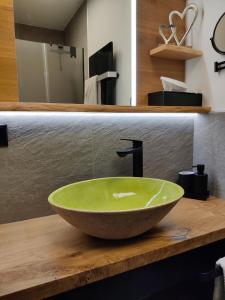 A kitchen or kitchenette at DaHome Appartements