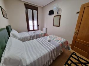 Posteľ alebo postele v izbe v ubytovaní Pension Loinaz