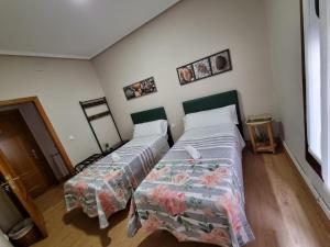 Posteľ alebo postele v izbe v ubytovaní Pension Loinaz