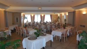 Restoran atau tempat lain untuk makan di Logis Hotel Restaurant des Voyageurs