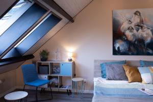 a room with a bed and a painting on the wall at B&B Destiny in Maldegem