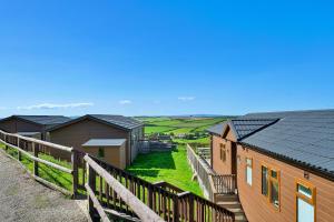 a row of houses with a fence next to them at Finest Retreats - Seacroft in Torpoint