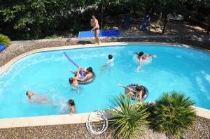 Πισίνα στο ή κοντά στο Magnifique Villa vue Ste Baume +9 φωτογραφίες