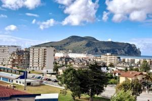 a city with a mountain in the background at Apartamento en Laredo in Laredo