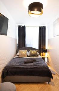 Ένα ή περισσότερα κρεβάτια σε δωμάτιο στο ClickTheFlat Pereca City Centre Apart Rooms