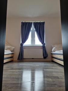 a room with two beds and a window at Ausblick Freital in Freital