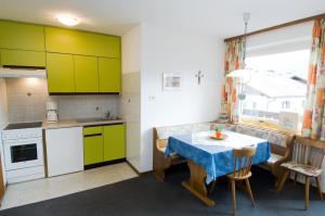 A kitchen or kitchenette at Sonnenheimhof Még 7 kép