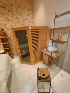 Postel nebo postele na pokoji v ubytování La Belle Epoque près de Nimes et Uzes