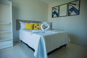 a bedroom with a bed with a swan on it at Casa com churrasqueira e piscina, Praia de Jacumã in Jacumã