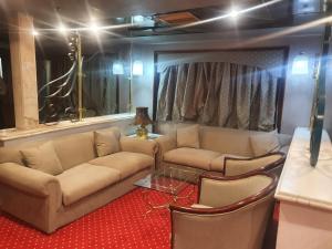 Χώρος καθιστικού στο Ultra Nile Cruise 5 Star Luxor To Aswan