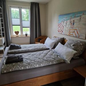 a bedroom with two beds and a window at Ferienwohnung Goldenitz II in Warlitz