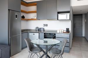 Dapur atau dapur kecil di Luxury Bellagio 303 with Sea Views and Inverter