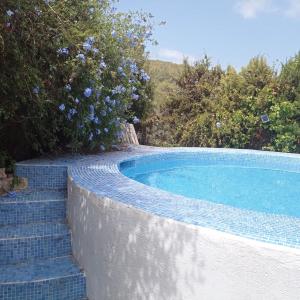 a swimming pool next to a set of stairs next to at Habitación Atalaya in Olivella