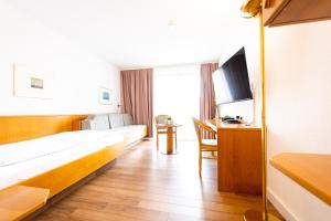 Postel nebo postele na pokoji v ubytování CityHotel Feuerbach