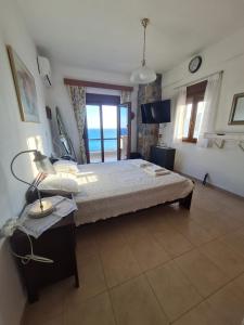 A television and/or entertainment centre at VILLA PETRINO