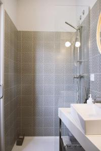 a bathroom with a sink and a shower at Dorme in Porto