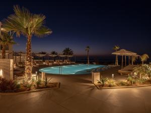 Bazén v ubytovaní Iperion Beach Hotel alebo v jeho blízkosti
