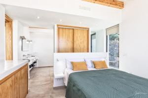 a bedroom with a large bed and a bathroom at Casa Marina Deluxe II in San Borondón