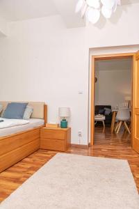 Posteľ alebo postele v izbe v ubytovaní Castle View Apartment with free parking