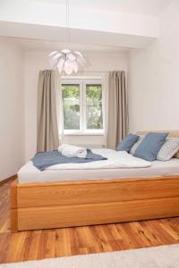Posteľ alebo postele v izbe v ubytovaní Castle View Apartment with free parking