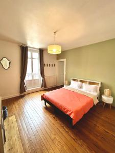 Ένα ή περισσότερα κρεβάτια σε δωμάτιο στο Appartements Plantagenet - Le 27