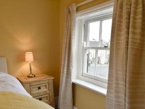 a bedroom with a bed and a window at Dusty House in Ashbourne