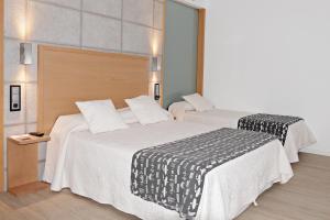 Posteľ alebo postele v izbe v ubytovaní Hotel EH Piedra Y Luz
