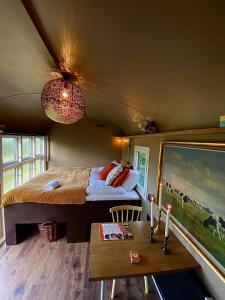 Krusmølle Glamping客房内的一张或多张床位