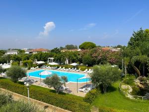 an image of a swimming pool in a resort at Hotel Park Village in Rossano