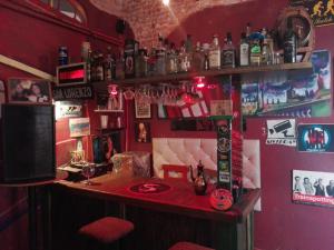 a bar in a room with a red wall at Coolraul Hostel in Rosario