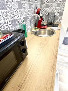 Kjøkken eller kjøkkenkrok på LeNew 3 - Centre-ville - TV - WIFI